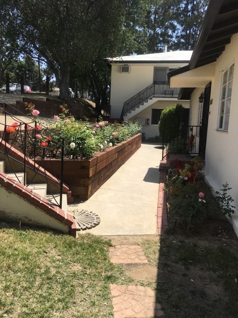 Building Photo - 1820 Verdugo Loma Dr