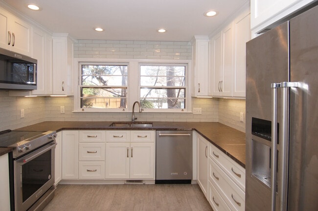 Foto del edificio - 3407 Coleridge Dr