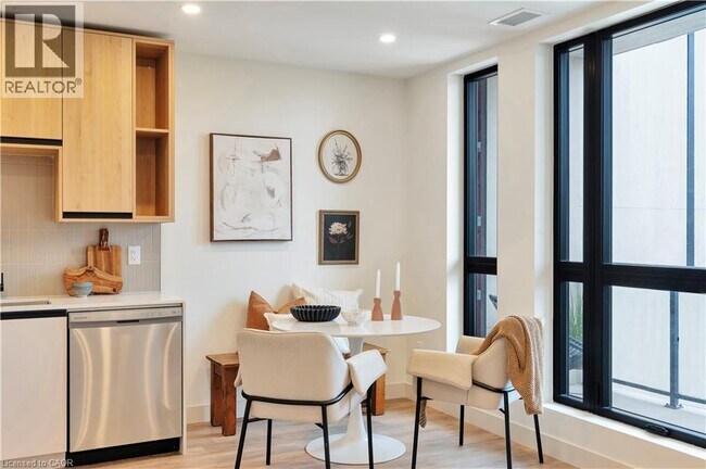 Photo du bâtiment - 4390 Hillview Dr