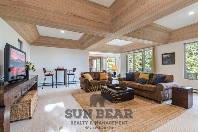 Building Photo - Beautiful Home w Peek Lakeview!