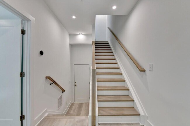 Building Photo - 503 Motivation Cir NW