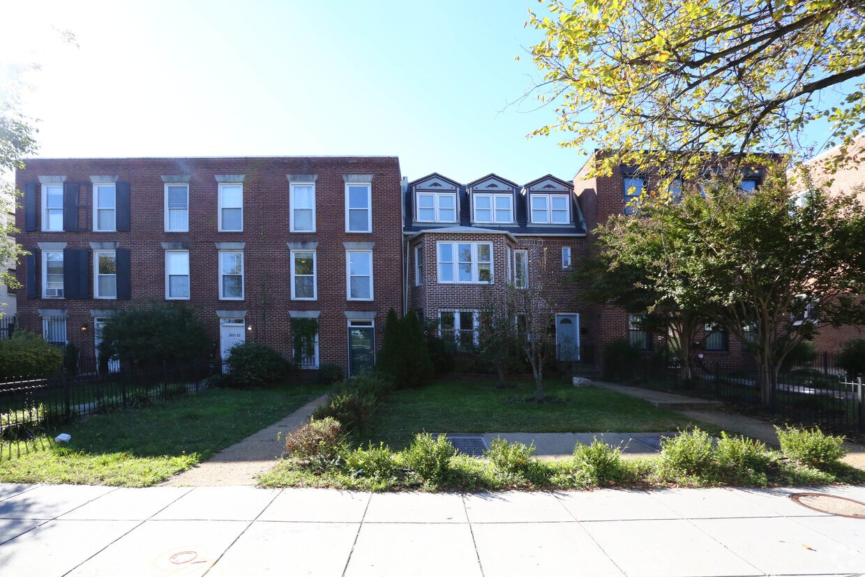 Building Photo - 1823-1825 E Capitol St SE