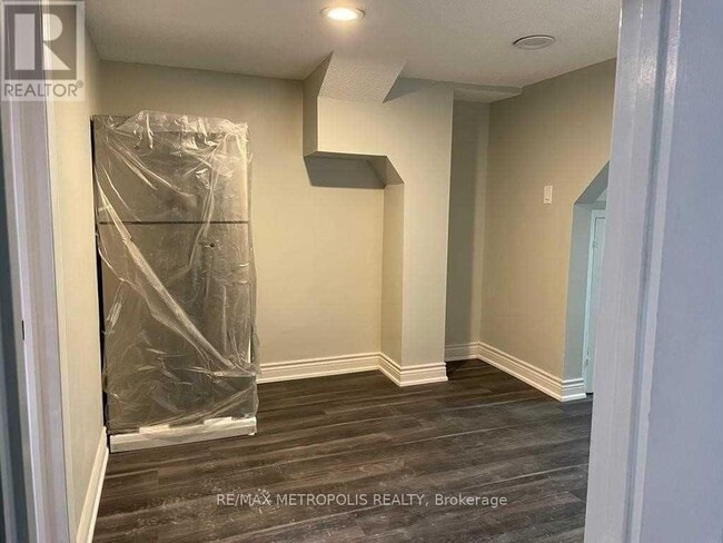 Building Photo - 26 Lansbury Dr