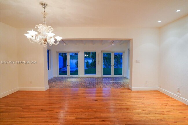 Foto del edificio - 355 Redwood Ln