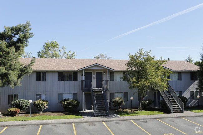 Building Photo - Grand Oaks Apartments