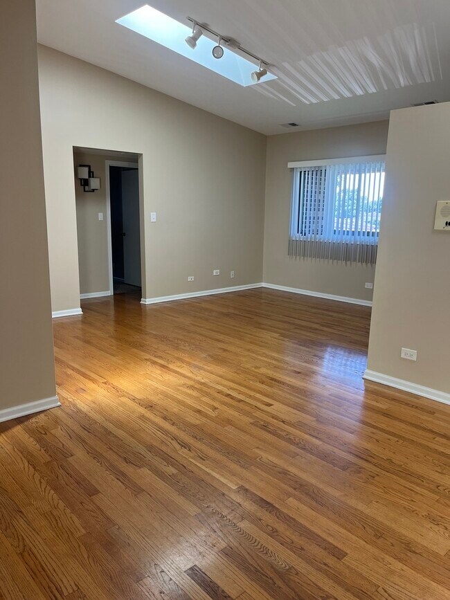 Foto del edificio - 10620 Ridgeland Ave