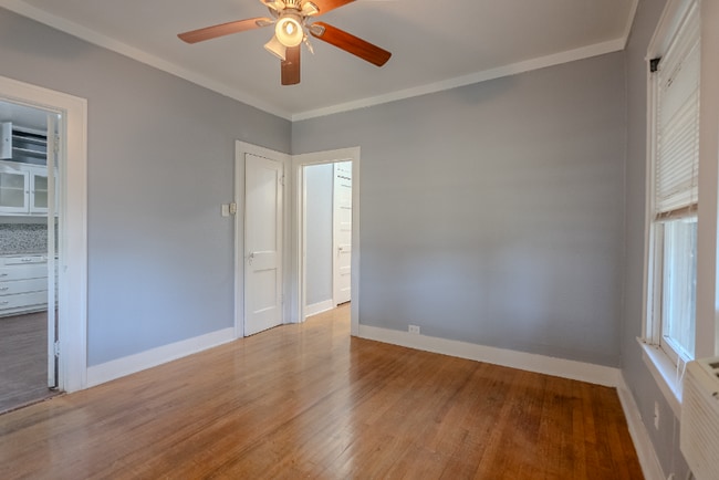 Photo - 834 Cottonwood Ave (San Antonio, TX) House