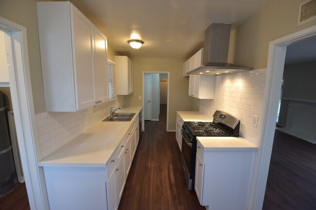 Foto del edificio - 7342 Vanalden Ave