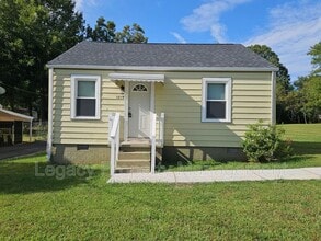 Building Photo - 1819 Wood Ave