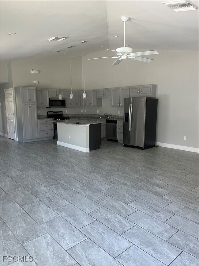 Foto del edificio - 154 Broward Ave