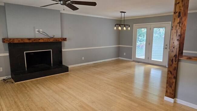 Building Photo - 474 Robin Ln