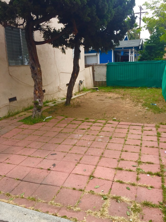 Building Photo - 1408 N Las Palmas Ave