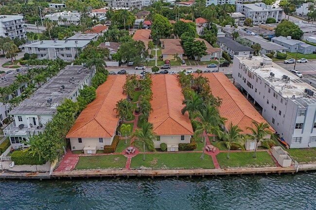 Foto del edificio - 2160 Bay Dr