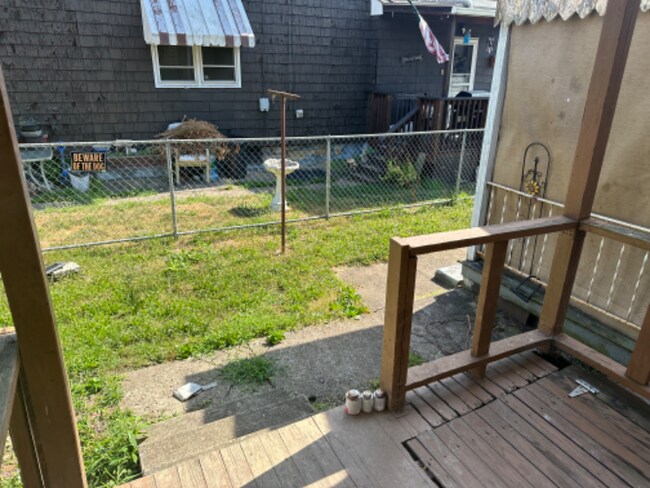 Building Photo - 537 47th St