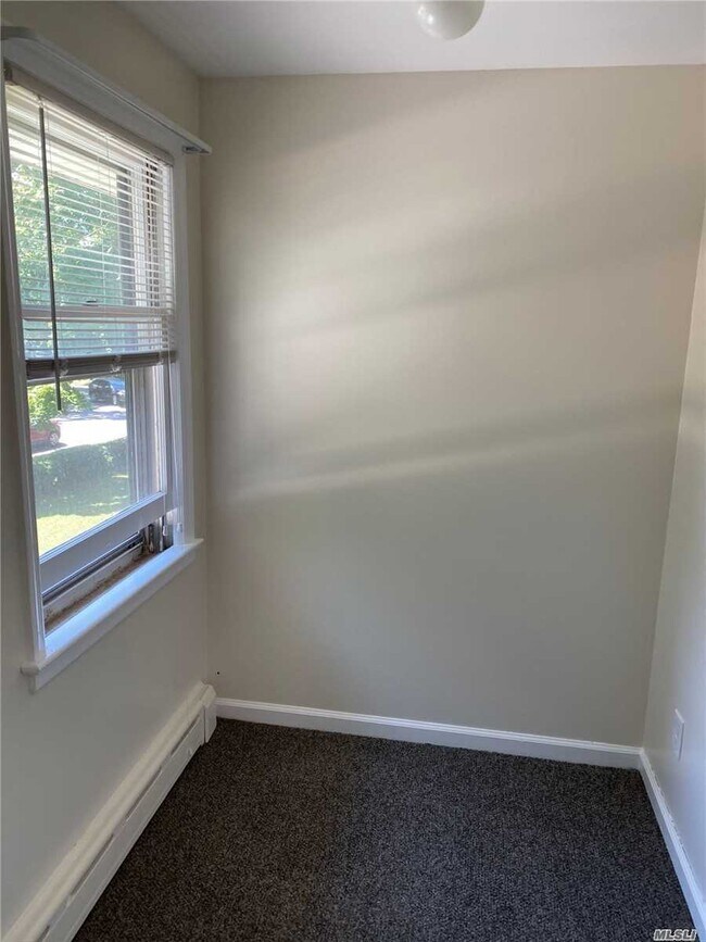 Building Photo - 241 Scudder Ave