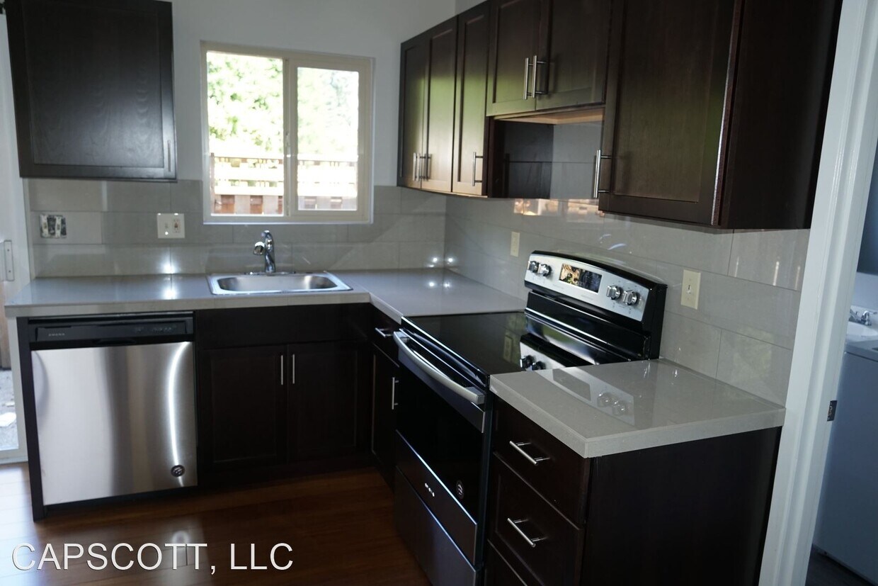 Primary Photo - 1684 8th Ave
