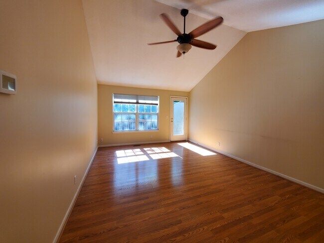 Foto del edificio - 7108 N Church Rd