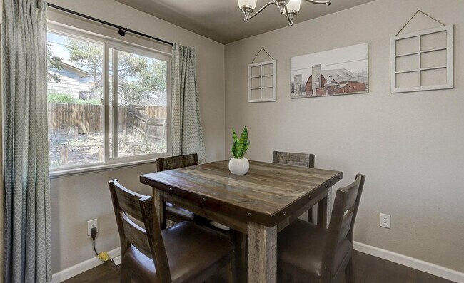 Foto del edificio - Charming 3BR/2BA Home for Rent in Pikes Pe...