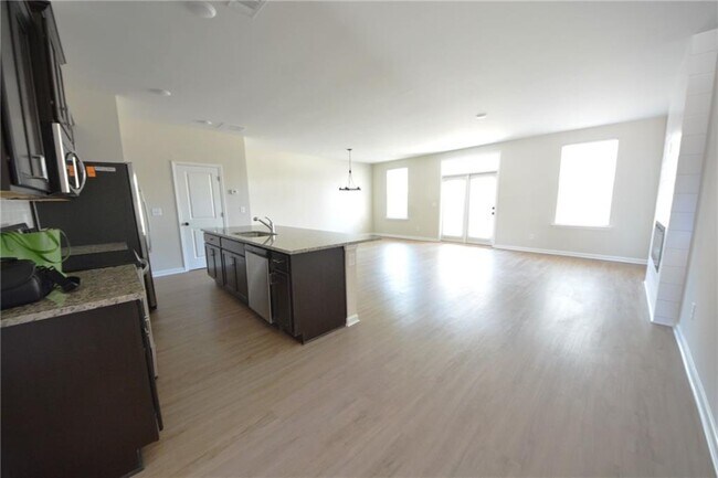 Building Photo - 1147 Lucan Ln