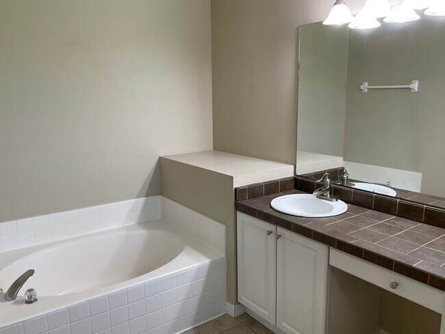 Building Photo - 2314 Umbrella Tree Dr
