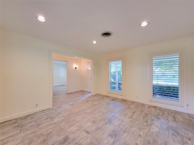 Building Photo - 9422 Meadowbriar Ln