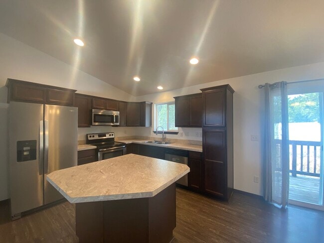Building Photo - 4 bedrooms 3 baths-Mead School District Ho...