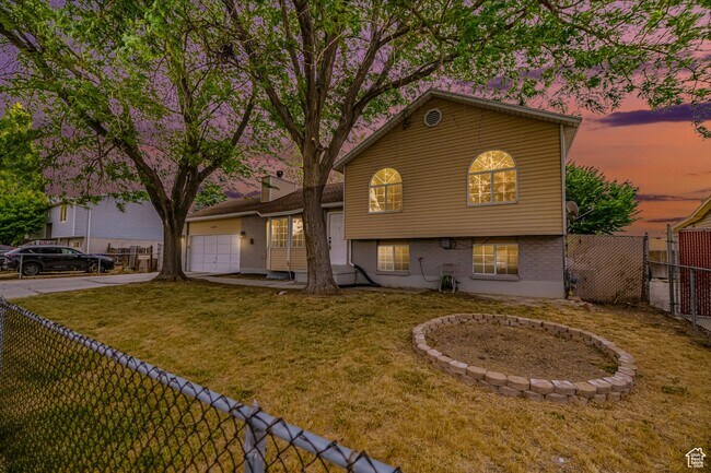 Building Photo - 6329 S Fairwind Dr