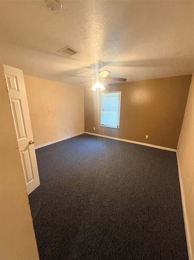 Building Photo - 5803 Southlea St