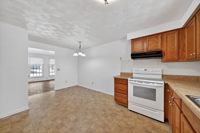 Building Photo - 6644 Ravenwood Ave NW