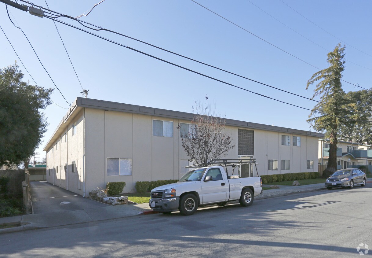 Foto principal - Pebble Creek Apartments