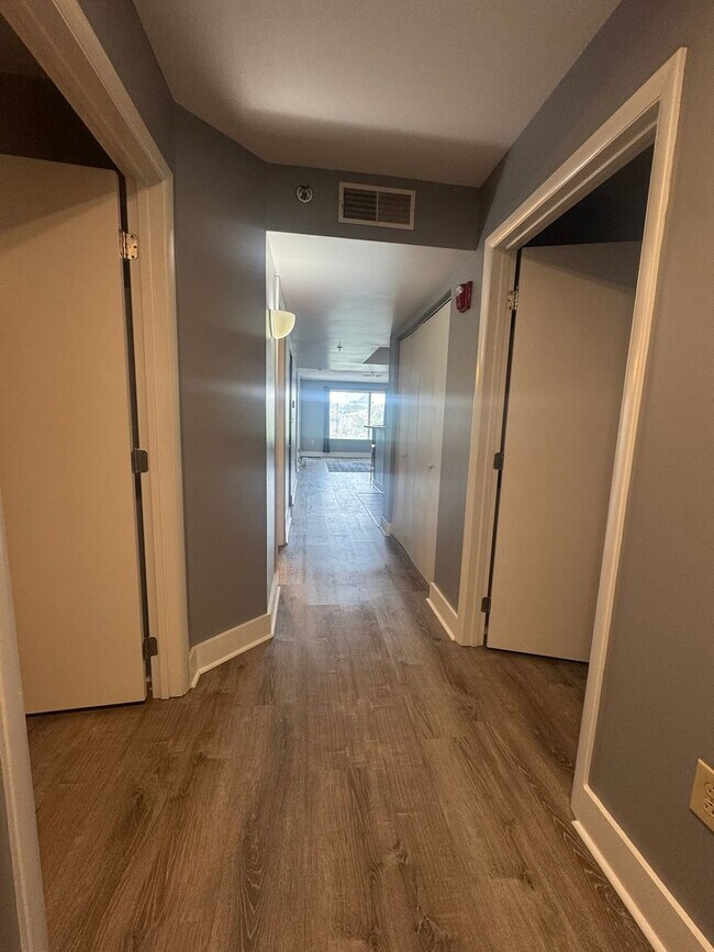 Building Photo - Lake Plaza: Available for EARLY MOVE-IN as...