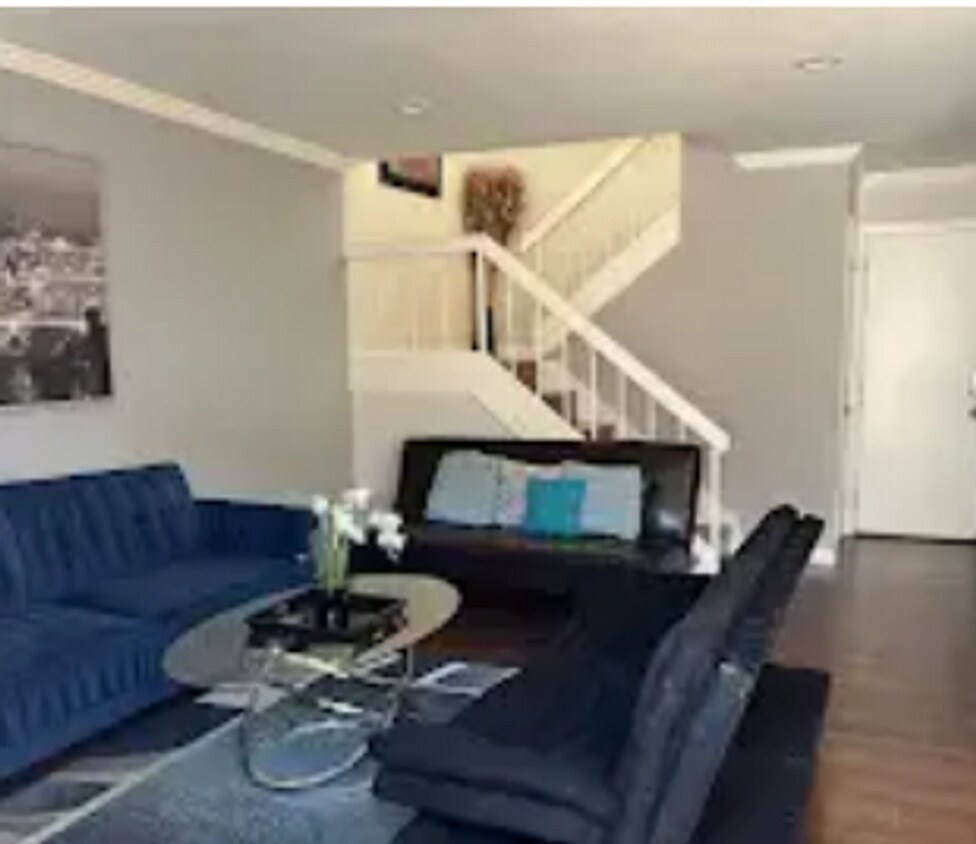 Primary Photo - BEAUTIFUL TOWNHOUSE WITH 2 CAR GARAGE