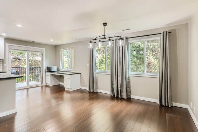 Foto del edificio - 12034 Slater Ave NE