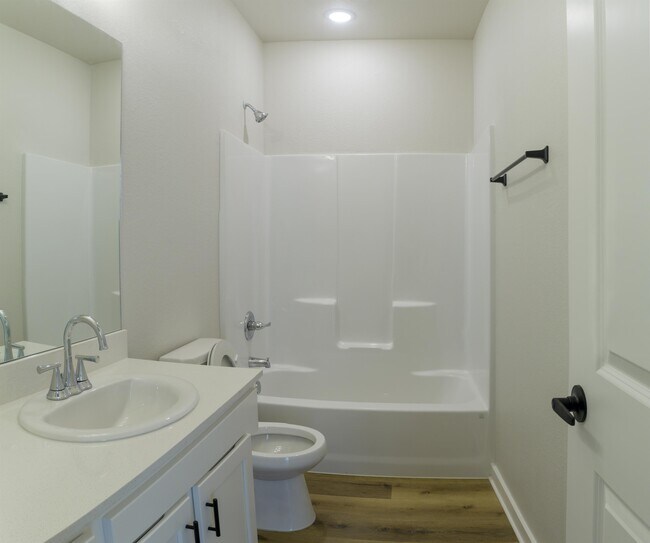 Building Photo - 306 W Truman Dr