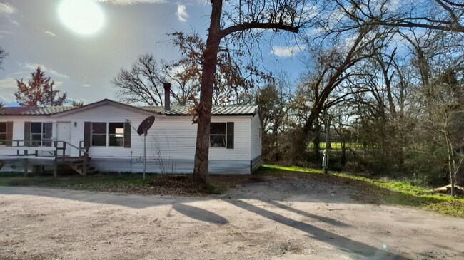 Building Photo - 2519 S Oaks Ln