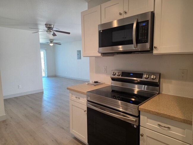 Building Photo - 195 Hacienda Loop