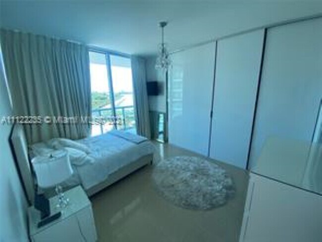 Building Photo - 888 Biscayne Blvd