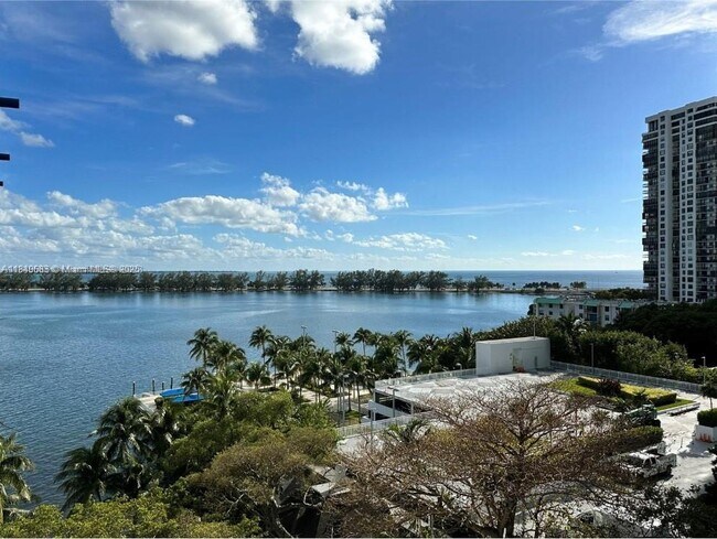 Foto del edificio - 2025 Brickell Ave