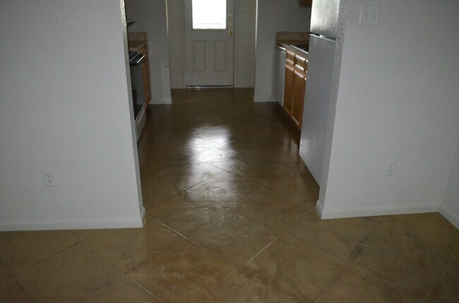 Foto del edificio - 930 Rosewood Dr