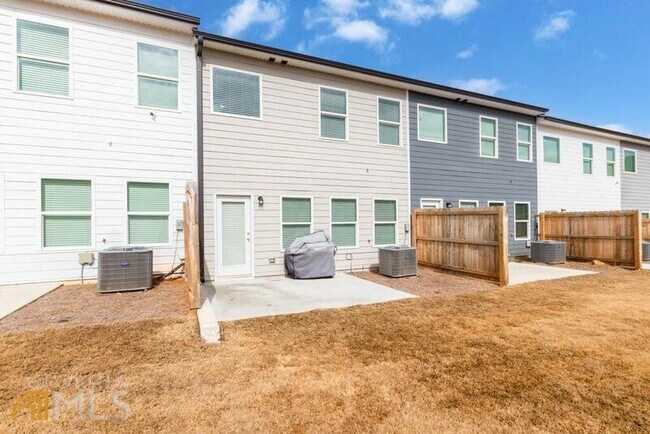 Foto del edificio - 3506 Lakeview Crk