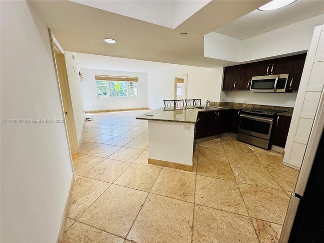 Building Photo - 20000 E Country Club Dr