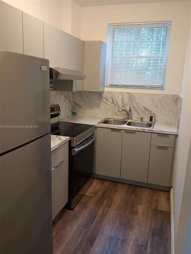 Foto del edificio - 444 NE 69th St