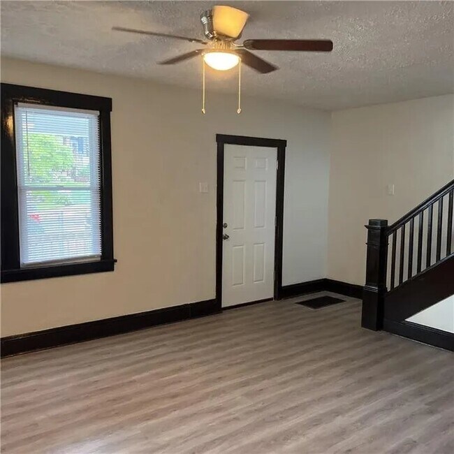 Building Photo - 804 Romine Ave