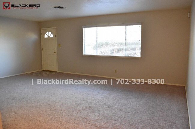 Building Photo - 304 Greenbriar Townhouse Way