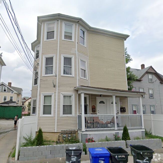 Building Photo - 121 Stanwood St