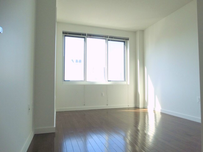 Building Photo - 1215 Broadway