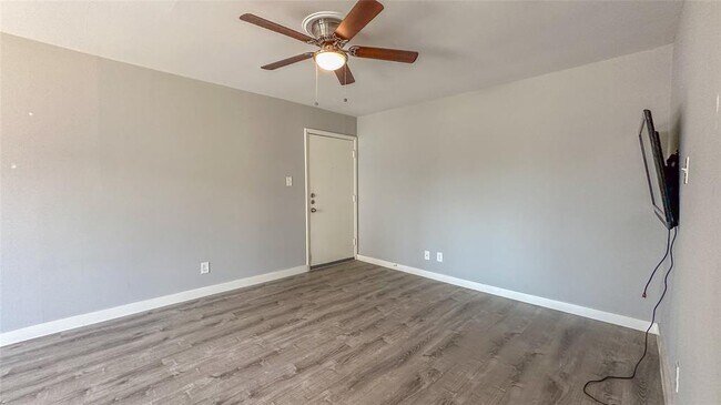 Building Photo - 4751 Aftonshire Dr