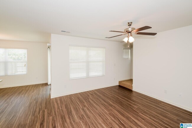 Building Photo - 960 Hawthorn Ln