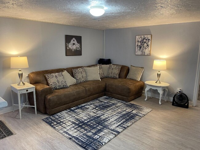 Building Photo - 2201 W State St