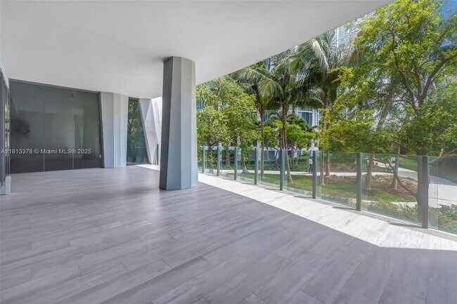 Building Photo - 2831 S Bayshore Dr